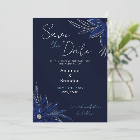 Chic Zilver & Marine Blauwe Bloemen Huwelijk Save The Date (Staand voorkant)