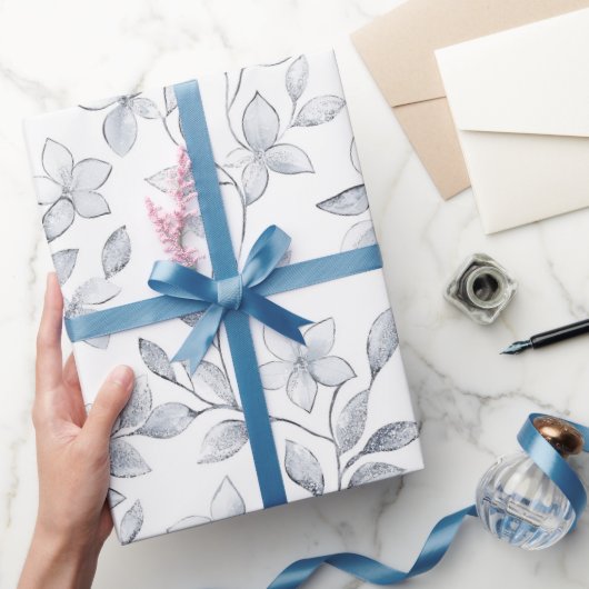 Chic Zilveren Witte Bloemen Huwelijk Cadeaupapier (Geschenken)
