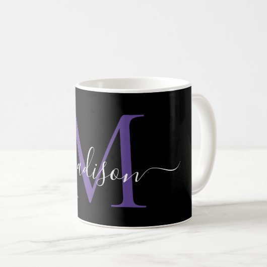 Chic Zwart Paarse Violet Monogram Elegant Script Koffiemok (Voorkant rechts)