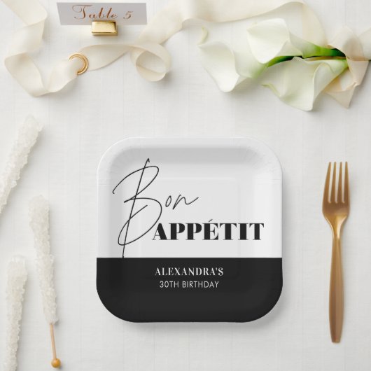 Chic Zwart Wit Bon Appétit Script Verjaardag Papieren Bordje (Huwelijk)
