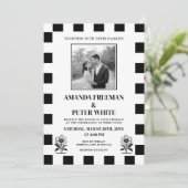 Chic Zwart & Wit Foto Checkerboard Huwelijk Kaart (Staand voorkant)
