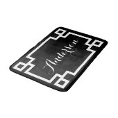 Chic Zwart-wit Grieks Key Custom Monogram Badmat (Gekanteld)