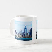 Chicago IL - Schooner tegen Chicago Skyline Koffiemok (Voorkant links)