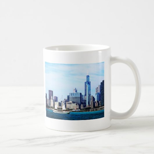 Chicago IL - Schooner tegen Chicago Skyline Koffiemok (Rechts)