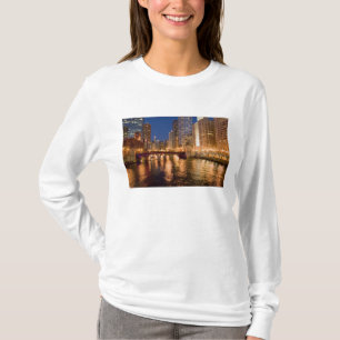 Chicago, Illinois, Silhouet en Chicago River om 2 T-shirt