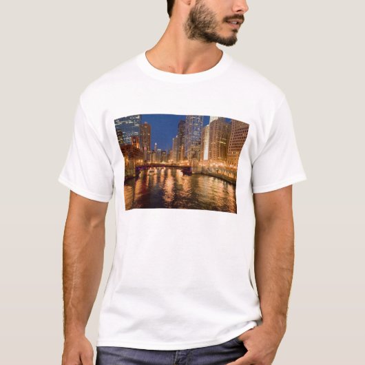 Chicago, Illinois, Skyline en Chicago River op 2 T-shirt (Voorkant)