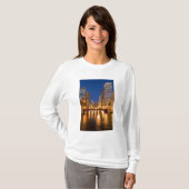 Chicago, Illinois, Skyline en Chicago River op T-shirt (Voorkant volledig)