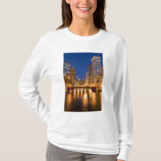 Chicago, Illinois, Skyline en Chicago River op T-shirt (Voorkant)