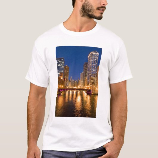 Chicago, Illinois, Skyline en Chicago River op T-shirt (Voorkant)