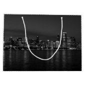 Chicago Night Cityscape Grayscale Groot Cadeauzakje (Achterkant)