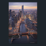 Chicago River en Trump Tower van boven Poster<br><div class="desc">Chicago River en Trump Tower van bovenaf tijdens zonsondergang in december met heldere,  scherpe hemels. | Berthold Trenkel | AssetID: 140320910</div>