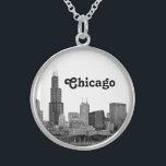 Chicago Skyline Etched Sterling Zilver Ketting<br><div class="desc">Chicago Skyline Etched Kijk elegant, stijlvol, chic Customizable uitnodigingen en accessoires met een uitgebreid uitzicht van het kijkwater van Chicago Illinois skyline. Dit product maakt deel uit van een reeks van passende design die voor vele gelegenheden en gebeurtenissen gemakkelijk aanpasbaar zijn. Als je aparte RSVP-kaarten nodig hebt, kun je contact...</div>