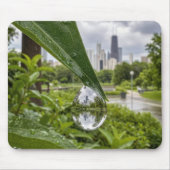 Chicago Stad weerspiegeld in een regendruppel Muismat (Voorkant)