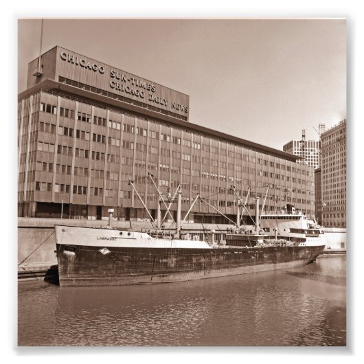 Chicago Sun Times Bldg Great Lakes Ship 1967 Foto Afdruk (Voorkant)