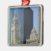 Chicago, Wrigley Building with Trump Hotel & Metalen Ornament (Links)