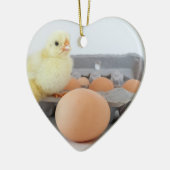 Chick and Egg Carton met bruine eieren Keramisch Ornament (Links)