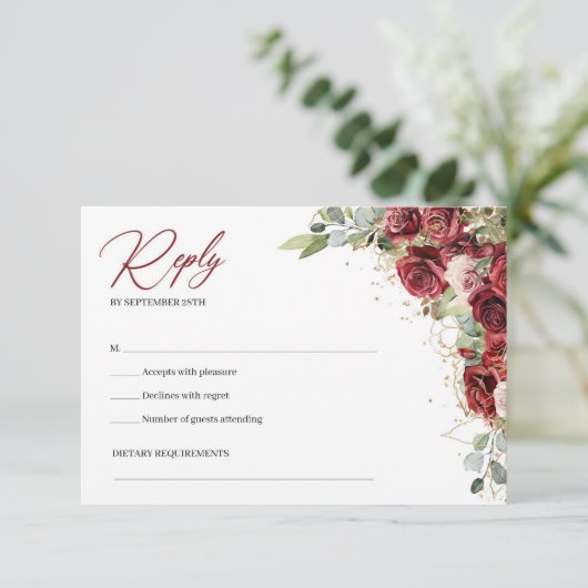Chick borgundy rozen groene eucalyptus rsvp kaart (Staand voorkant)