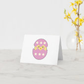 Chick Coming Uit Paarse Ei GEPERSONALISEERD Kaart (Gele Bloem)