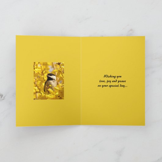Chickadee Bird in Yellow Flowers Moederdag Kaart (Binnen)