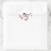 CHICKADEE EN RED BERRIES VAN SHARON SHARPE RONDE STICKER (Tas)