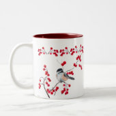 CHICKADEE EN RED BERRIES VAN SHARON SHARPE TWEEKLEURIGE KOFFIEMOK (Links)
