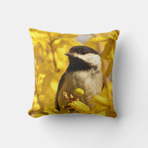 Chickadee Vogel in Geel Forsythia Bloemen Kussen
