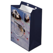 Chickadee Winter Gift Bag Medium Cadeauzakje (Voorkant Gekanteld)