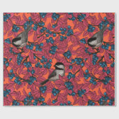 Chickadevogels op blauwbes-takken op sinaasappel cadeaupapier (Vlak)