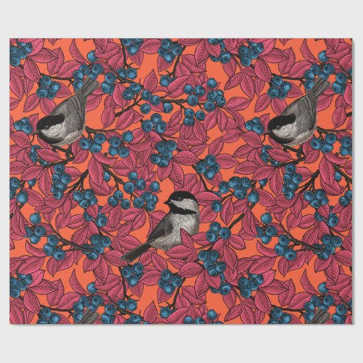 Chickadevogels op blauwbes-takken op sinaasappel cadeaupapier (Vlak)