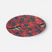 Chickadevogels op blauwbes-takken op sinaasappel papieren bordje (Gekanteld)