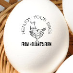 Chicken Business Funny Custom Egg Stamp Rubberstempel<br><div class="desc">Een originele, geïllustreerde, gepersonaliseerde eistempel voor je eierbedrijf! Klanten houden van de hengelsnoer, "Geniet van je eieren"! Maak jezelf los van deze grappige, maar klastige afdruk van de kippenbranche en laat je eitjes met schattige kippen zegevieren, zodat je je klanten kunt glimlachen! Het decoratieve hen-ontwerp bevat een originele tekening van...</div>