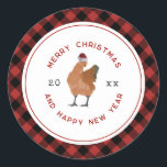 Chicken Christmas Plaid Ronde Sticker<br><div class="desc">Illustratie van een kip met een kerstmuts. Rand is rood en zwart buffel geruite patroon ontwerp.</div>