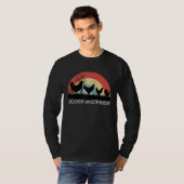 Chicken Whisperer with Retro Sunset  Backyard Chic T-shirt (Voorkant volledig)