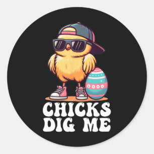 Chicks Dig Me Funny Paaspeuter Boys Mannen Happy Ronde Sticker