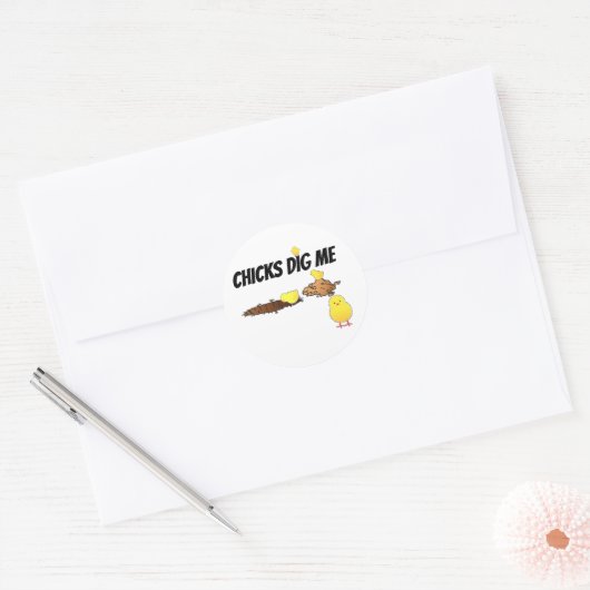 CHICKS DIG ME RONDE STICKER (Envelop)