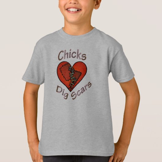 Chicks Dig Scars T-Shirt (Voorkant)