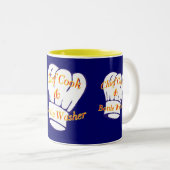 Chief Cook & Bottle Washer Tweekleurige Koffiemok (Voorkant rechts)