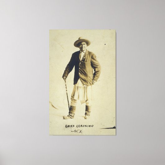 Chief Geronimo Standing Portrait 1904 Canvas Afdruk (Voorkant)
