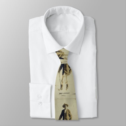 Chief Geronimo Standing Portrait 1904 Stropdas (Gebonden)