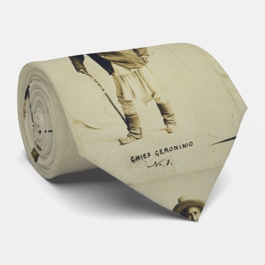 Chief Geronimo Standing Portrait 1904 Stropdas (Opgerold)