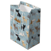 Chihuahua Botten en Paws Blue Medium Gift Bag Cadeauzakje (Voorkant Gekanteld)
