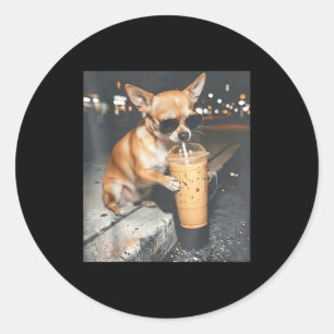 Chihuahua die ijs-koffie drinkt grappige dieren me ronde sticker