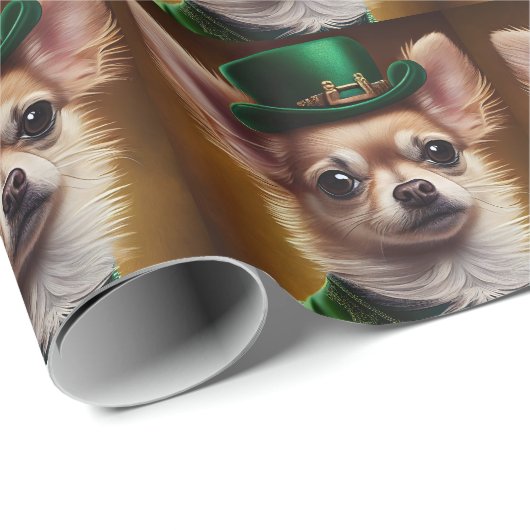 Chihuahua Dog in St. Patrick's Day Dress Cadeaupapier (Rol Hoek)
