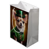 Chihuahua Dog in St. Patrick's Day Dress Medium Cadeauzakje (Achterkant Gekanteld)