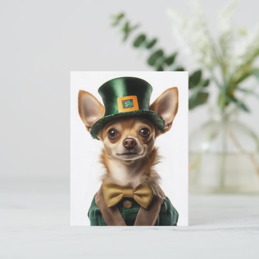 Chihuahua gekleed Leprechaun St. Patrick's Day Briefkaart (Staand voorkant)