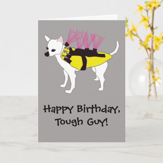 Chihuahua Hond in een Coyote Jas Grappige Verjaard Kaart (Gele Bloem)