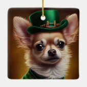 Chihuahua-hond in St. Patrick's Day-jurk Keramisch Ornament (Achterkant)