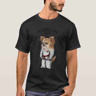 Chihuahua-hond judo karate meester in witte judogi t-shirt