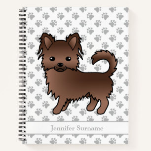 Chihuahua-hond met lange chocoladebruine vacht & a notitieboek