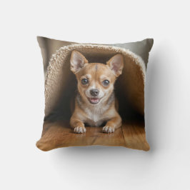 Chihuahua hond onder een tapijt kussen